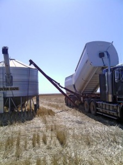 Grain-fertiliser-truck.jpg